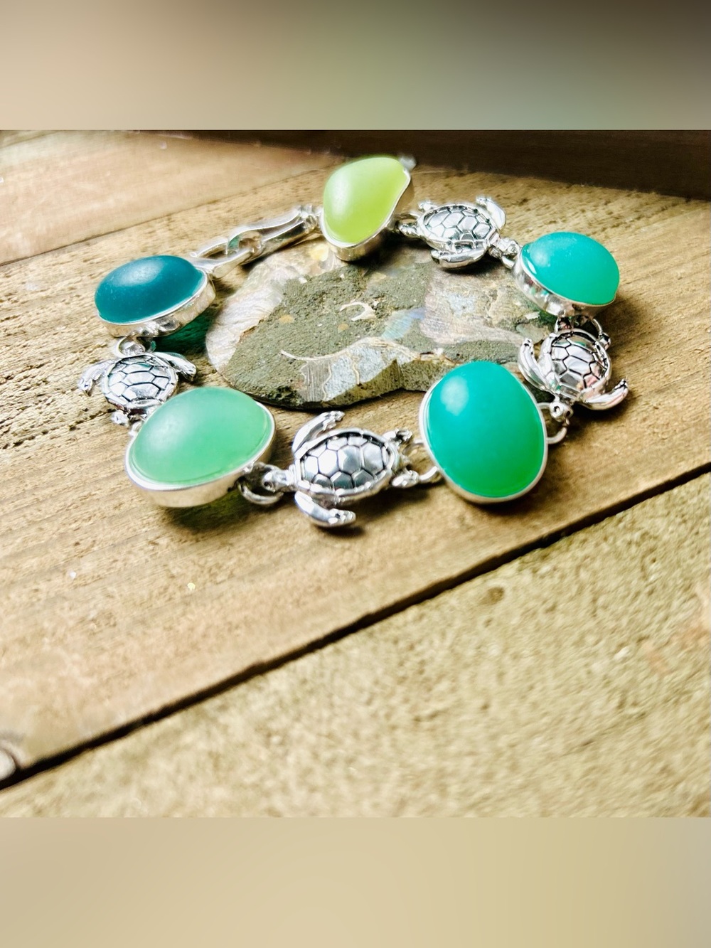 Sea Turtle Green cabochon glass-like stones Link Bracelet - Women Jewelry - Picture 7 of 7